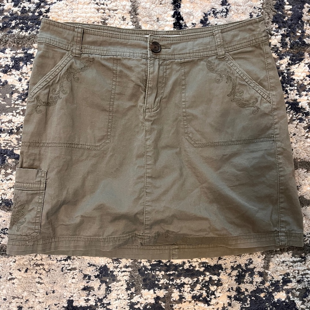 Croft & Barrow olive green cotton skort with embroidery